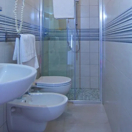 ホテル Iride & Rooms- Ideale Per Famiglie E Coppie 2*
