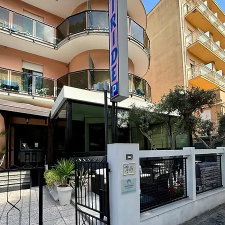 Iride & Rooms- Ideale Per Famiglie E Coppie Hotel Riccione