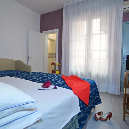 Hotel Iride & Rooms- Ideale Per Famiglie E Coppie Riccione