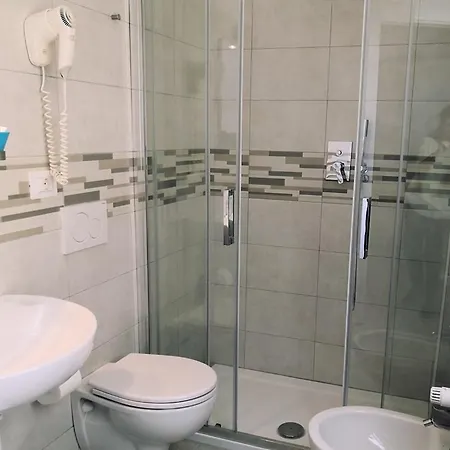 Iride & Rooms- Ideale Per Famiglie E Coppie 酒店 里乔内