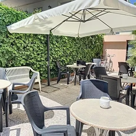 酒店 Iride & Rooms- Ideale Per Famiglie E Coppie 里乔内