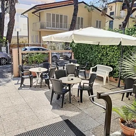 Hotel Iride & Breakfast- Ideale Per Famiglie E Coppie