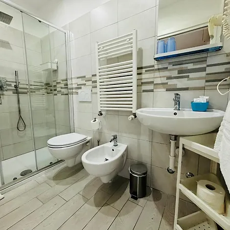 Iride & Rooms- Ideale Per Famiglie E Coppie 酒店 2*