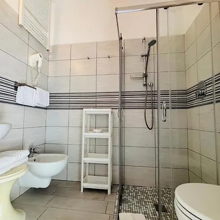 酒店 Iride & Rooms- Ideale Per Famiglie E Coppie 里乔内