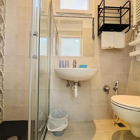 Iride Suite&breakfast- Ideale Per Famiglie E Coppie 2*