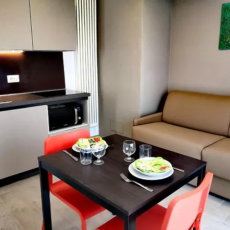 酒店 Iride & Rooms- Ideale Per Famiglie E Coppie 里乔内