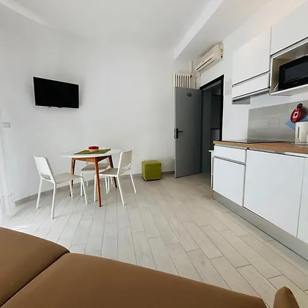 Iride & Rooms- Ideale Per Famiglie E Coppie 2* 里乔内