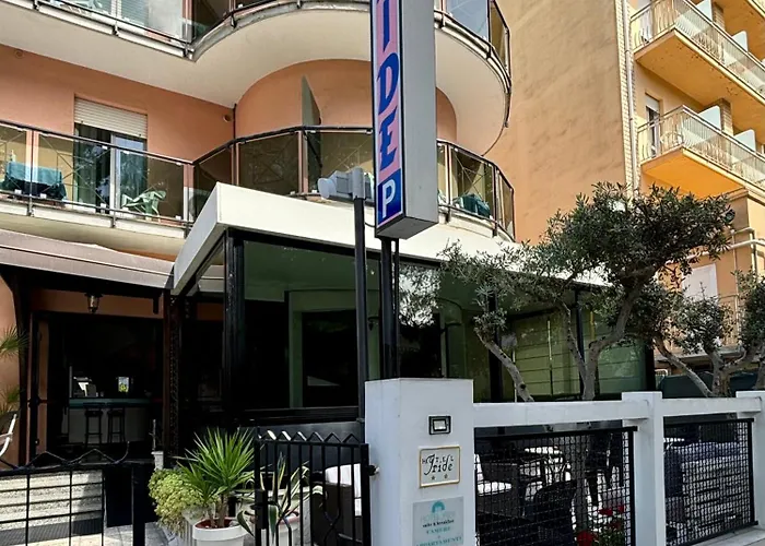 Iride & Rooms- Ideale Per Famiglie E Coppie Hotel Riccione