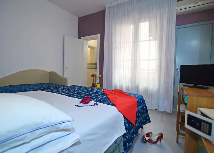 Hotel Iride & Rooms- Ideale Per Famiglie E Coppie Riccione